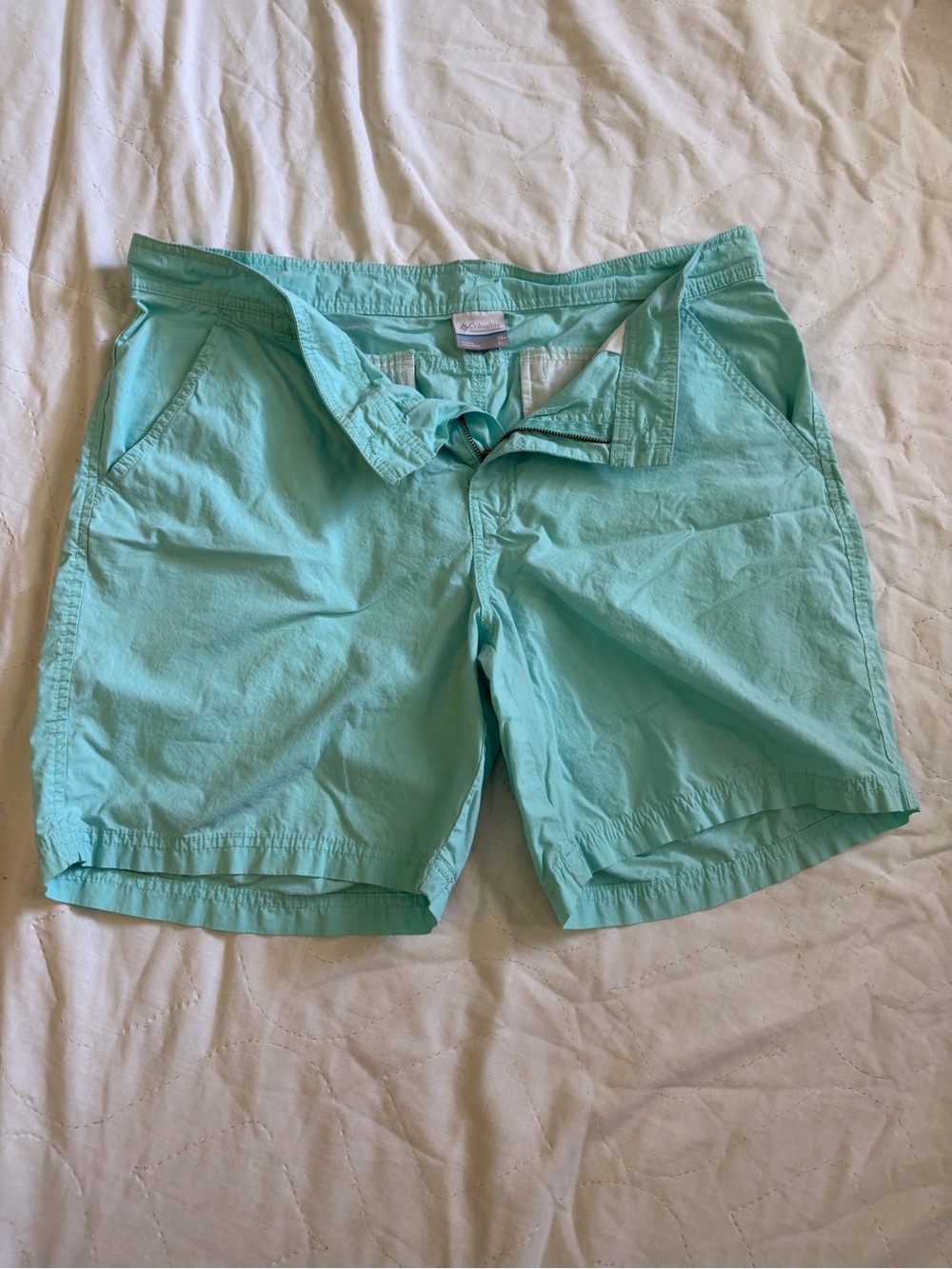 Columbia Men's Flat Front Shorts in Light Aqua